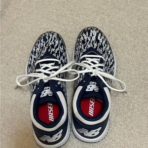 New Balance Men’s 4040v5 Turf Baseball Shoes NEW